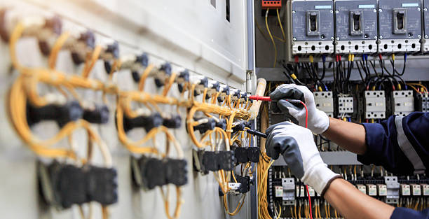 Professional Outlet Repair technician working in Glasscock County County, TX
